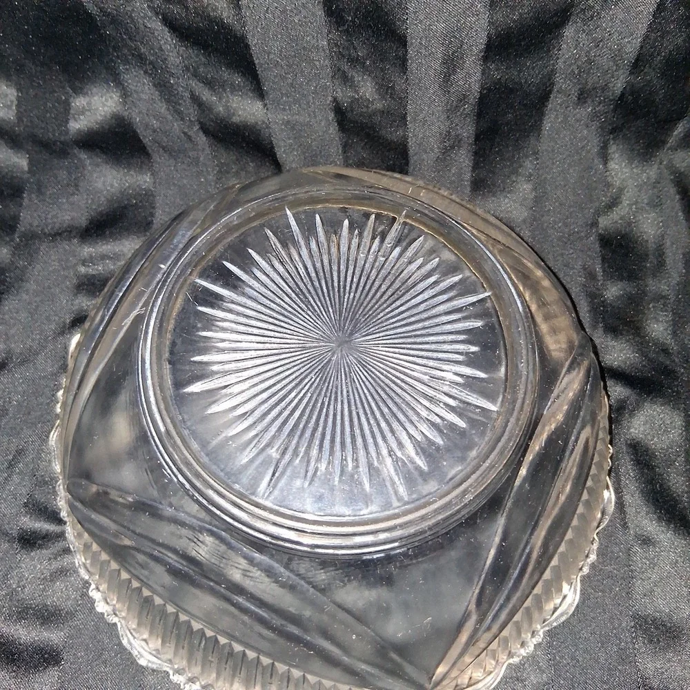 Starburst‎ Elegant Fluted Edge Glass Bowl Ridged Sides 7.5